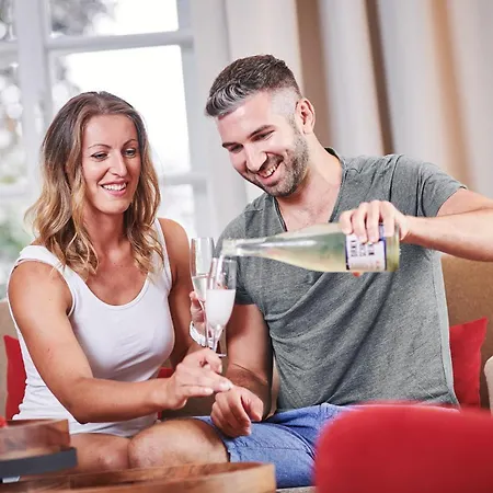 Schloss An Der Eisenstrasse 4*