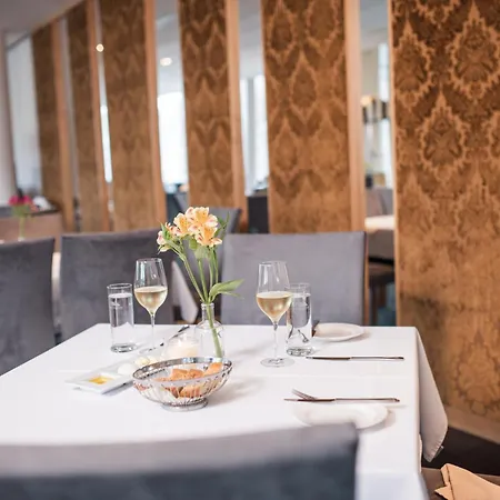 Schloss An Der Eisenstrasse 4* وایدهوفن آن در یبس