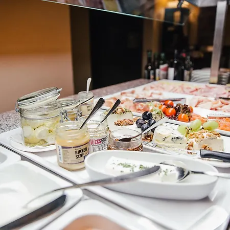 فندق Schloss An Der Eisenstrasse وایدهوفن آن در یبس