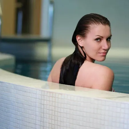 Schloss An Der Eisenstrasse فندق وایدهوفن آن در یبس