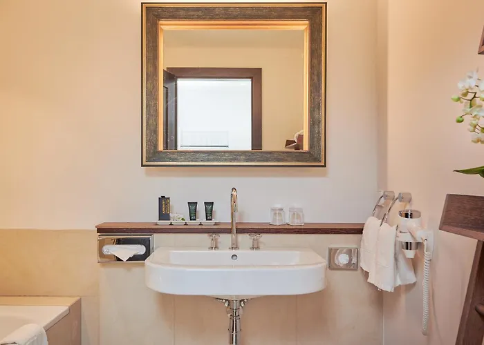 Schloss An Der Eisenstrasse Hotel