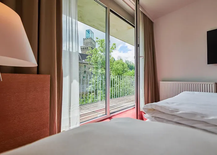 Schloss An Der Eisenstrasse