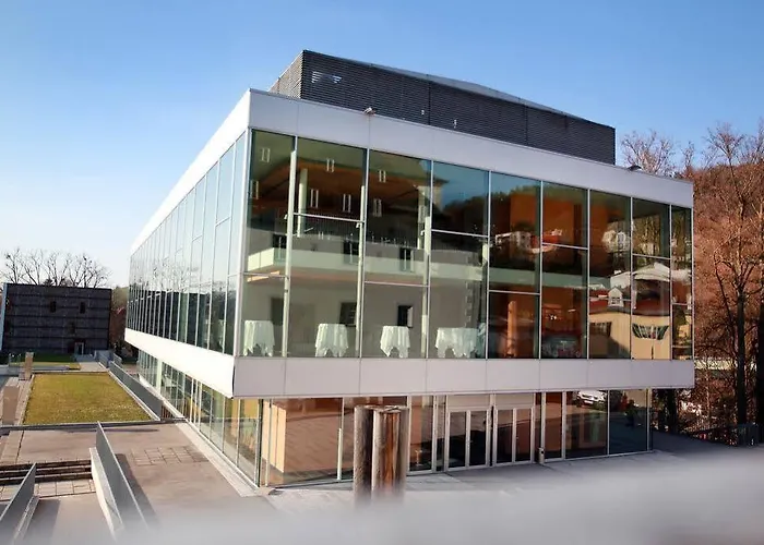 Schloss An Der Eisenstrasse 4*